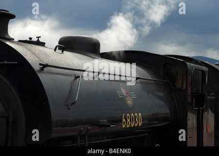 Austerità 0-6-0ST 68030 costruito nel 1952 a Leeds restaurato e prestato dalla classe 4 Preservation Trust per la stazione ferroviaria di Strathspey Foto Stock