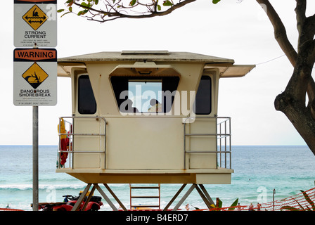 Stazione bagnino sulla spiaggia al tramonto Northshore Oahu Hawaii Foto Stock