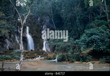 Le cascate a Khouang-Sy, su un affluente del fiume Mekong 30km a sud di Luang Prabang, Laos. Foto Stock