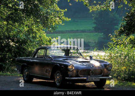 Auto Maserati GT 3500, anno modello 1960, Coupé, Coupe, argento, grigio scuro, auto d'epoca, anni sessanta anni sessanta, in piedi, diagonale anteriore, Foto Stock