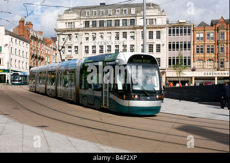 Il Nottingham City trasporti tram 213 Maria Potter Old Market Square Nottingham Regno Unito Foto Stock