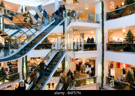 EU DE Germania Baviera Monaco di Baviera department store Karstadt Muenchen Bahnhofplatz fotografica indoor n. PR Foto Stock