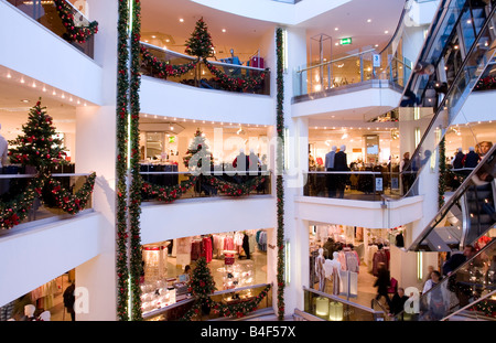 EU DE Germania Baviera Monaco di Baviera department store Karstadt Muenchen Bahnhofplatz fotografica indoor n. PR Foto Stock