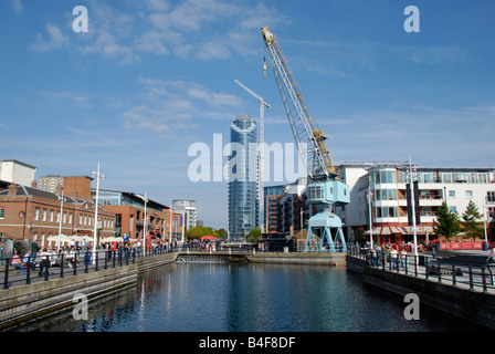 Vista di Gunwharf Quays sviluppo Hampshire Portsmouth Inghilterra Foto Stock