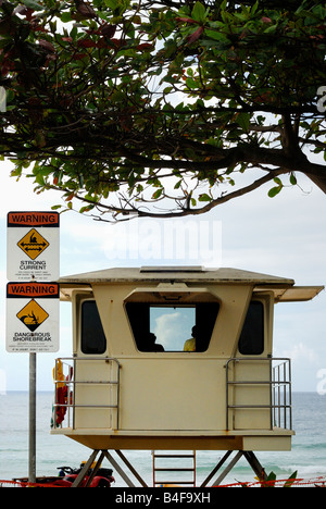 Stazione bagnino sulla spiaggia al tramonto Northshore Oahu Hawaii Foto Stock