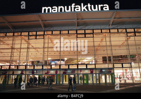 Ingresso principale di Manufaktura, il più grande centro per lo shopping di Lodz, Polonia Foto Stock