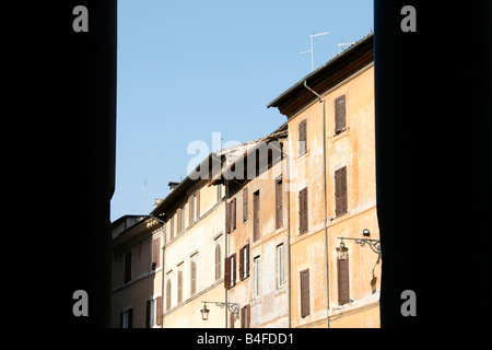 Dettaglio degli edifici visto dal pantheon colonne a roma italia Foto Stock