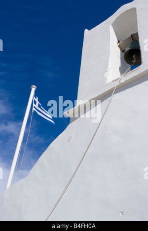 Primo piano della Fishermens bianco chiesa sulla collina che si affaccia Platis Gialos sull isola di Sifnos Cicladi Mar Egeo Grecia Foto Stock