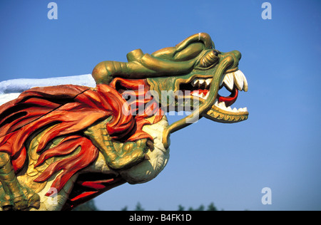 Un totem indiani che accoglie i visitatori a Stanley Park, Vancouver, British Columbia, Canada. Foto Stock