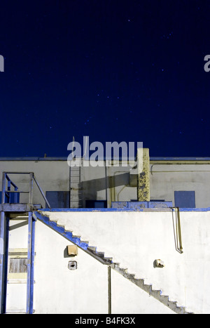 Abbandonato edificio militare sull'Isola del Tesoro nella Baia di San Francisco Foto Stock