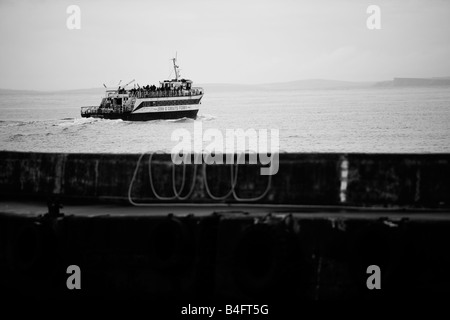 Il John O'semole traghetto Pentland Venture lascia John O'Semole Harbour per le Orcadi in Scozia Foto Stock