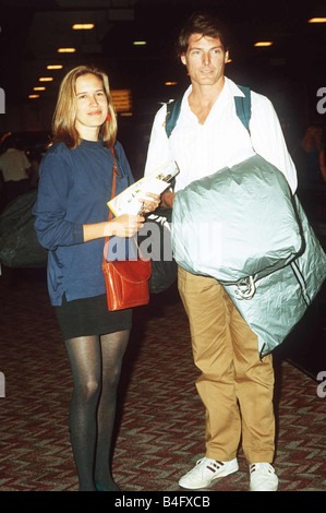 Attore americano Christopher Reeve con la sua fidanzata Dana Norosini all'Aeroporto dbase Mirrorpix MSI Foto Stock