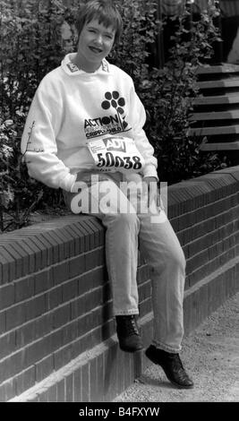 Susan Tully gioca attrice Michelle Fowler in Eastenders Ella entra nella maratona di Londra Mirrorpix Foto Stock