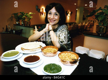 Madhur Jaffrey attrice e lo Chef TV che ha avviato un ristorante a New York il cibo indiano Foto Stock