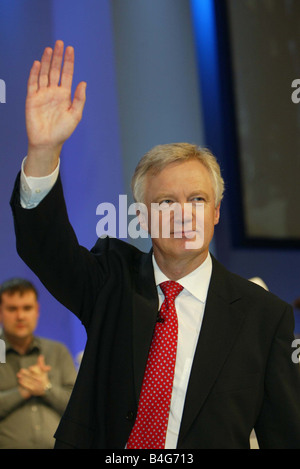 2005 partito Tory leadership contender David Davis visto qui offrendo la sua leadership di offerta e di parlato cercando di guardare dura per il Foto Stock