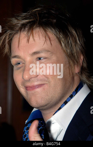 Jamie Oliver arrivando presso la Royal Albert Hall per la National TV Awards Ottobre 2005 Foto Stock