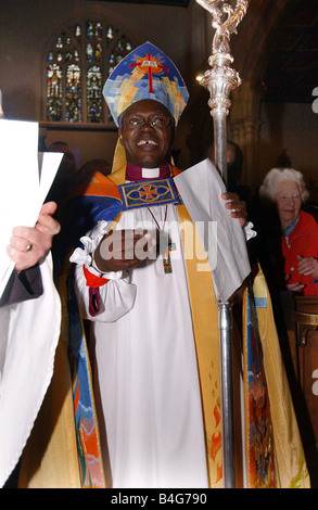 Dr John Sentamu arrivando a York il Ministro dove è stato confermato come il nuovo arcivescovo di York Novembre 2005 Foto Stock