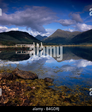 Loch Etive, Glen Etive e le montagne, Buchaille Etive Mor e Buchaille Etive Beag, Lochaber, Highland, Scozia Foto Stock