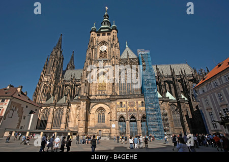 Praga dorata entrata del portale a San Vito con la cattedrale di Foto Stock