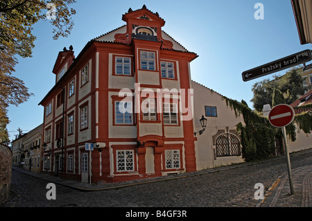 Praga Hradcany acciottolata strada indietro Foto Stock