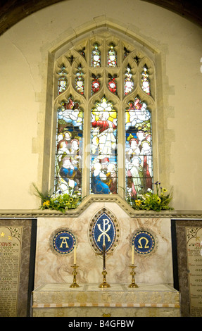 Altare, reredos e finestra orientale in Sant'Andrea Chiesa, Thelveton, Norfolk Foto Stock