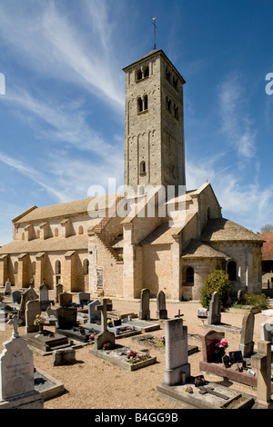 Chapaize bei Tournus, Dorfkirche Saint Martin, Blick von Südosten, 12. Jahrhundert Foto Stock