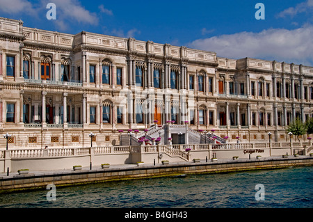 Ciragan Sarayi Palace Hotel Kempinski ex palazzo ottomano Bosphorus Istanbul Turchia Foto Stock