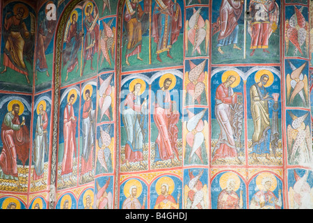 Bucovina Moldavia Romania Europa settembre meravigliosi dipinti religiosi sulle pareti esterne del Monastero Moldovita 1532 preservato il patrimonio nazionale Foto Stock