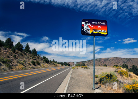 Benvenuti al segno del Nevada situato sulla US 395 in direzione nord a la California e Stato di Nevada linea, Topaz Lake, NV. Foto Stock