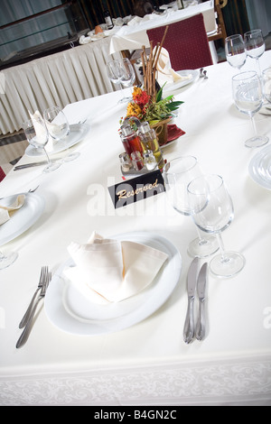 Riservati tavolo da pranzo in ristorante Foto Stock