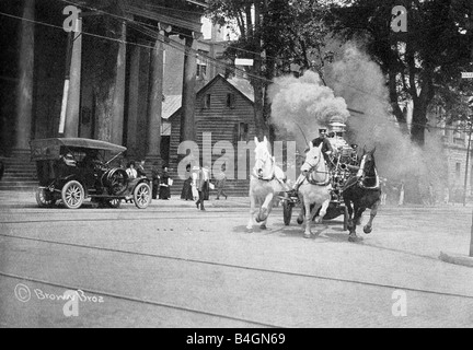 Correndo per un incendio Foto Stock