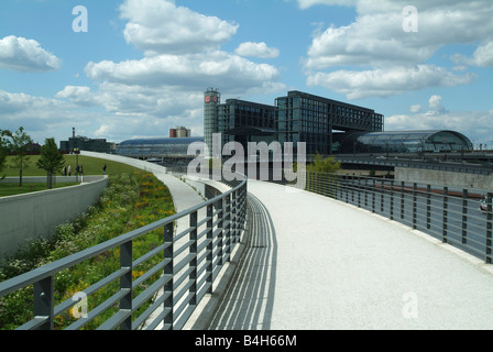 Edificio per uffici a waterfront Foto Stock