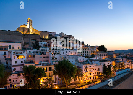 Città costiera di Dalt Vila Ibiza Isole Baleari Spagna Foto Stock