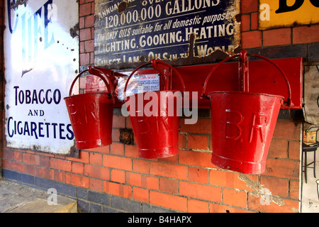 Tre Vecchi red fire bucket Foto Stock