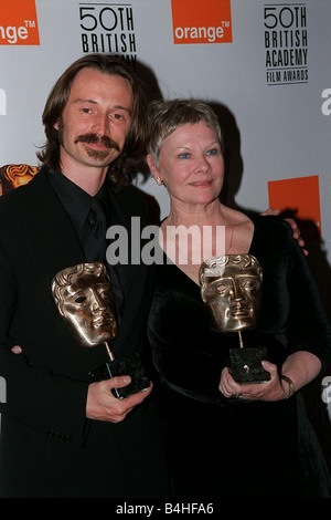 Robert Carlyle attore aprile 98 inil premi BAFTA con Judi Dench entrambi premi BAFTA Foto Stock