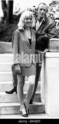Paul Hogan attore comico con la fidanzata Linda Kozlowski Giugno 1988 Foto Stock