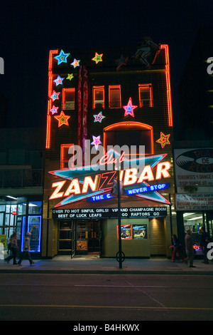 Zanzibar su Yonge Street di notte a Toronto, Ontario, Canada Foto Stock