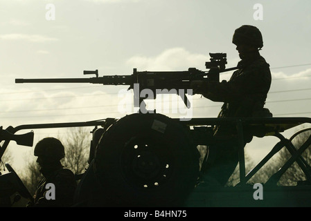 RIR soldati treno per il golfo in Colchester Gennaio 2003 truppe dal Royal Irish Regiment andare attraverso i loro passi in Colchester in preparazione per la distribuzione per il golfo lafrssjun05 0706 Foto Stock