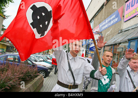 Neo nazista in dimostrazione myslenice Polonia. Foto Stock