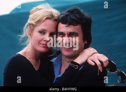 Dudley Moore attore Muscian con sua moglie martedì saldare in Cannes Maggio 1978 dbase msi Foto Stock