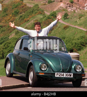 Laurie Stewart con la VW Beetle Volkswagen Verde metalizzato Foto Stock