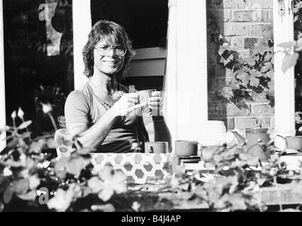 Cliff Richard nella sua casa di Weybridge Surrey Agosto 1978 DBASE MSI Foto Stock