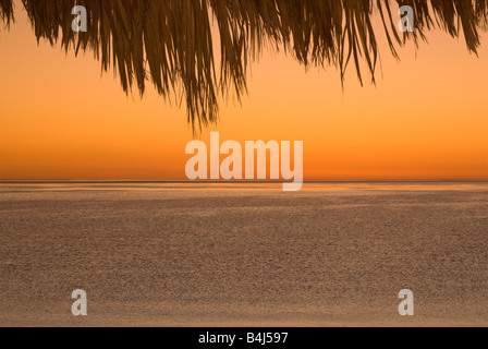 Sunrise over Bahia San Luis Gonzaga a palapa beach a Campo Rancho Grande Baja California Messico Foto Stock