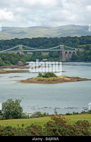 Il Menai sospensione ponte che unisce il Nord del Galles per l'isola di Anglesey Foto Stock