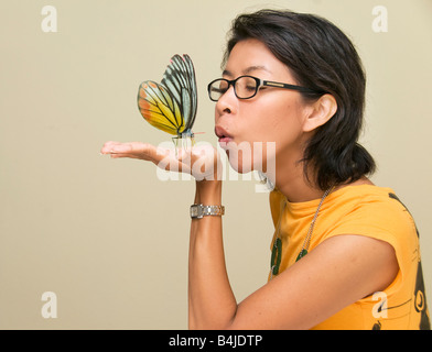 Bacio della farfalla Foto Stock