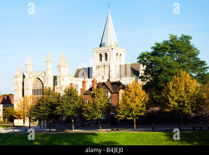 Luce del sole serale a Rochester Cathedral Kent Foto Stock