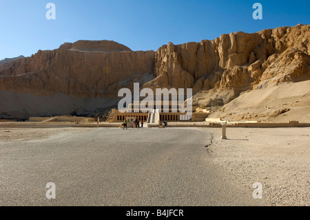 Regina Hatshepsuts tempio mortuario complessa (il grande tempio di milioni di anni), necropoli tebana, Deir el-Bahari, Luxor Foto Stock