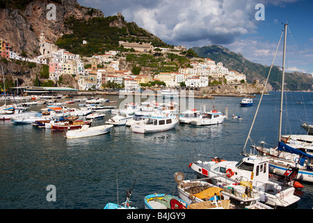 Porto di Amalfi, il Golfo di Salerno, Italia. Foto Stock