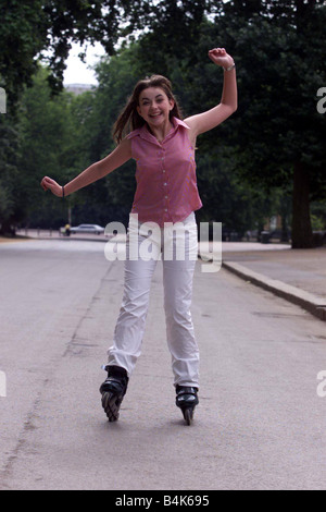 Charlotte Church di età compresa tra i tredici Soprano gallese luglio 1999 cantando sensazione rilassante sul rullo di pale in Hyde Park Foto Stock