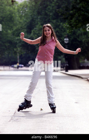 Charlotte Church di età compresa tra i tredici Soprano gallese luglio 1999 cantando sensazione rilassante sul rullo di pale in Hyde Park Foto Stock